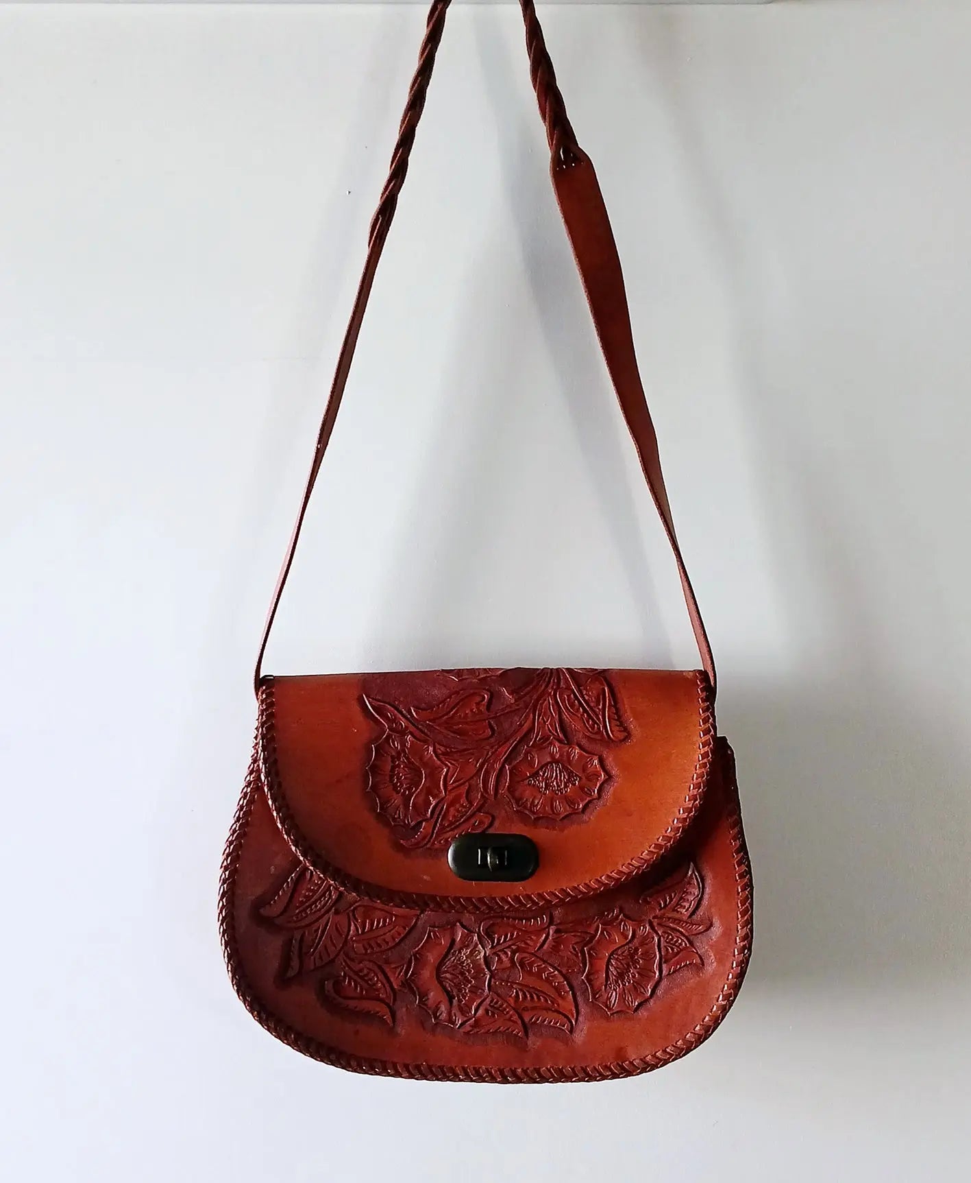 Vintage hand tooled shoulder bag Modeshy