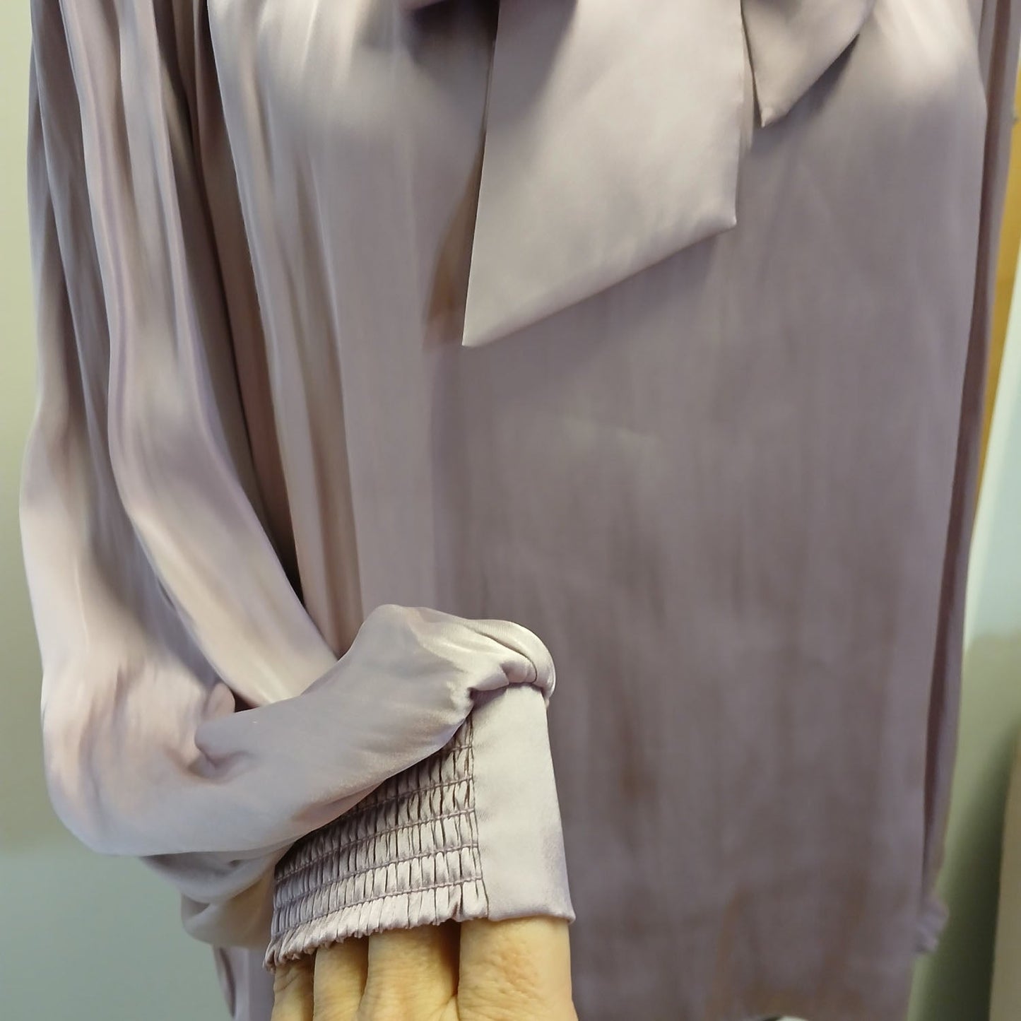 Basque flowing, pussy bow mauve lavender long sleeve top. Modeshy
