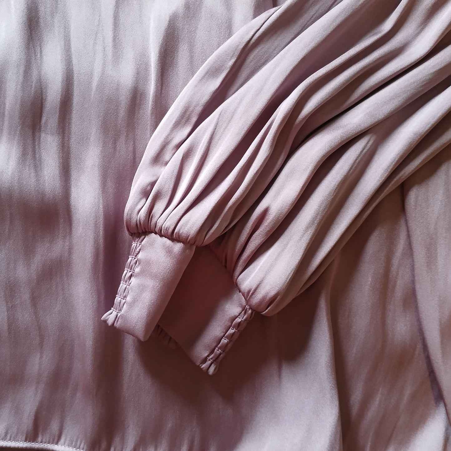 Basque flowing, pussy bow mauve lavender long sleeve top. Modeshy