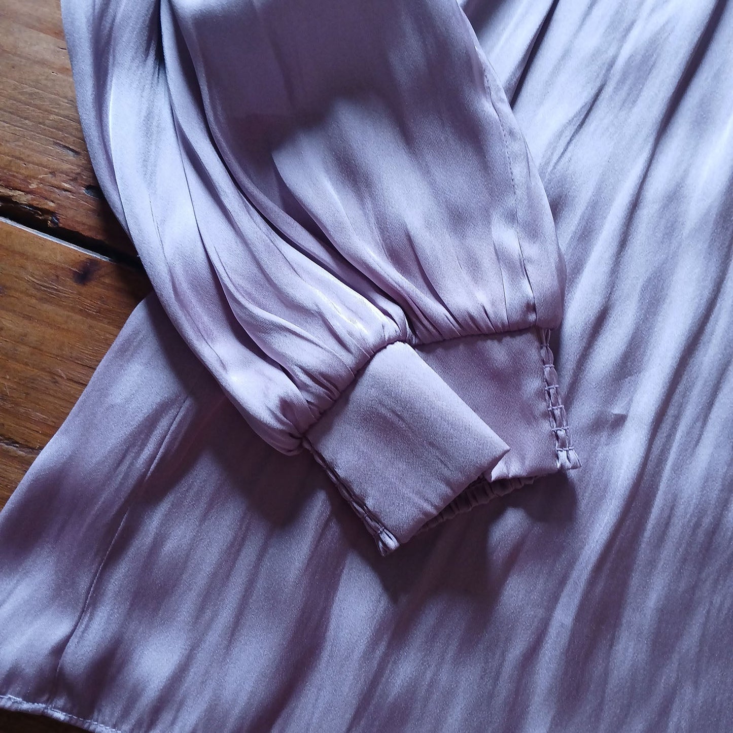 Basque flowing, pussy bow mauve lavender long sleeve top. Modeshy