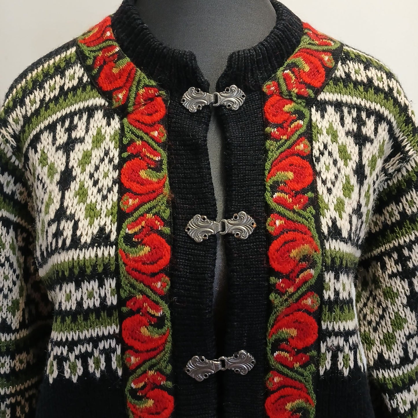 Vintage Icelandic Design Embroidered Wool Clasp Cardigan Sweater Modeshy
