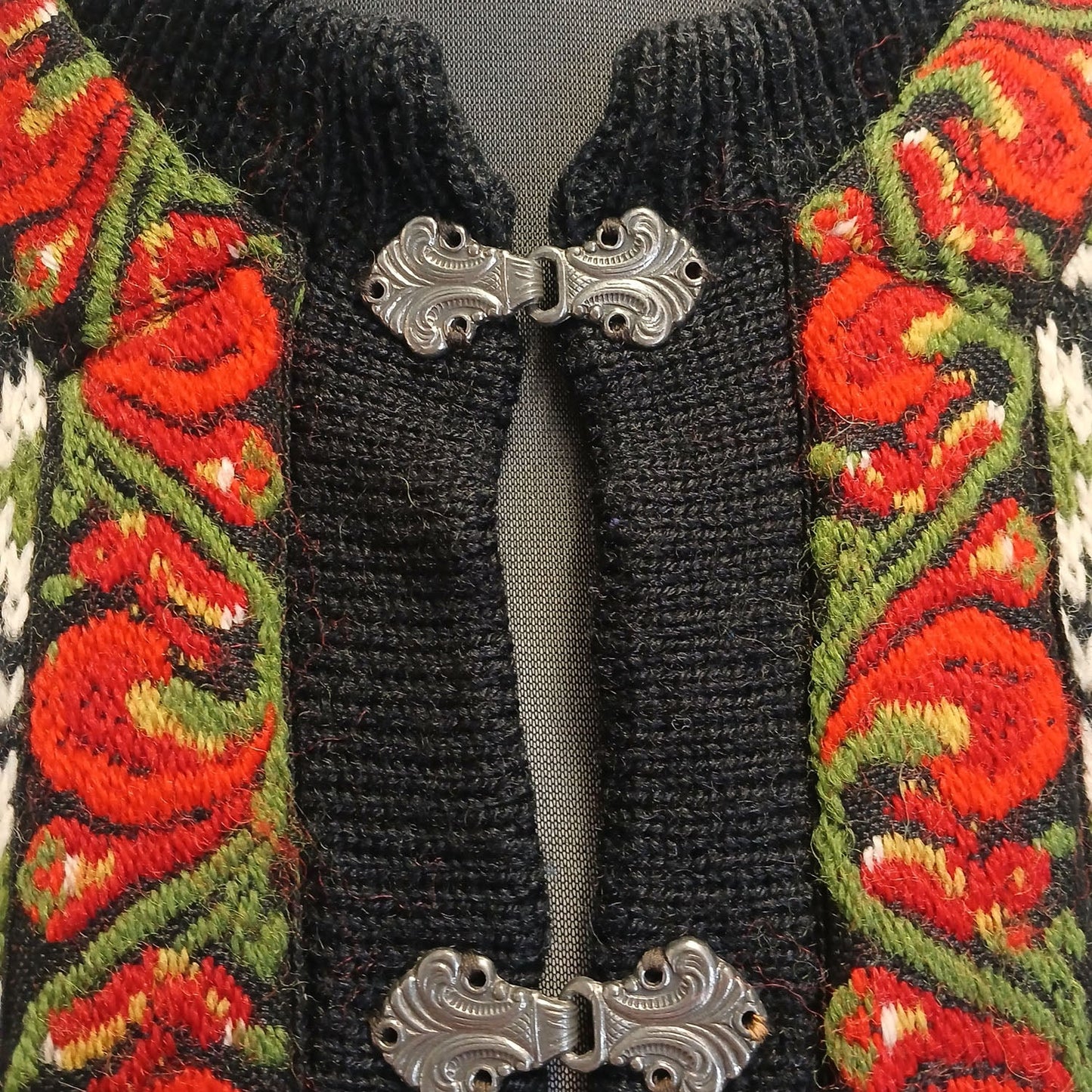 Vintage Icelandic Design Embroidered Wool Clasp Cardigan Sweater Modeshy