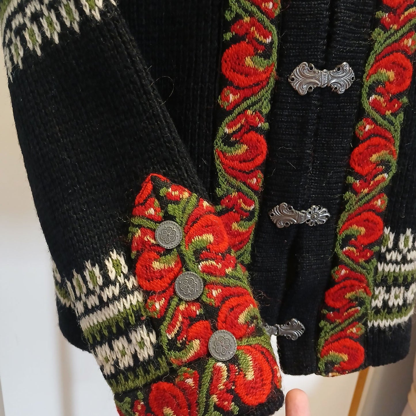 Vintage Icelandic Design Embroidered Wool Clasp Cardigan Sweater Modeshy