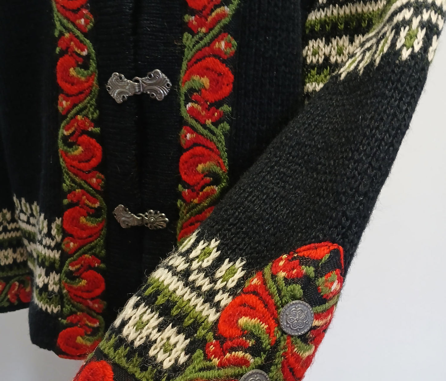 Vintage Icelandic Design Embroidered Wool Clasp Cardigan Sweater Modeshy