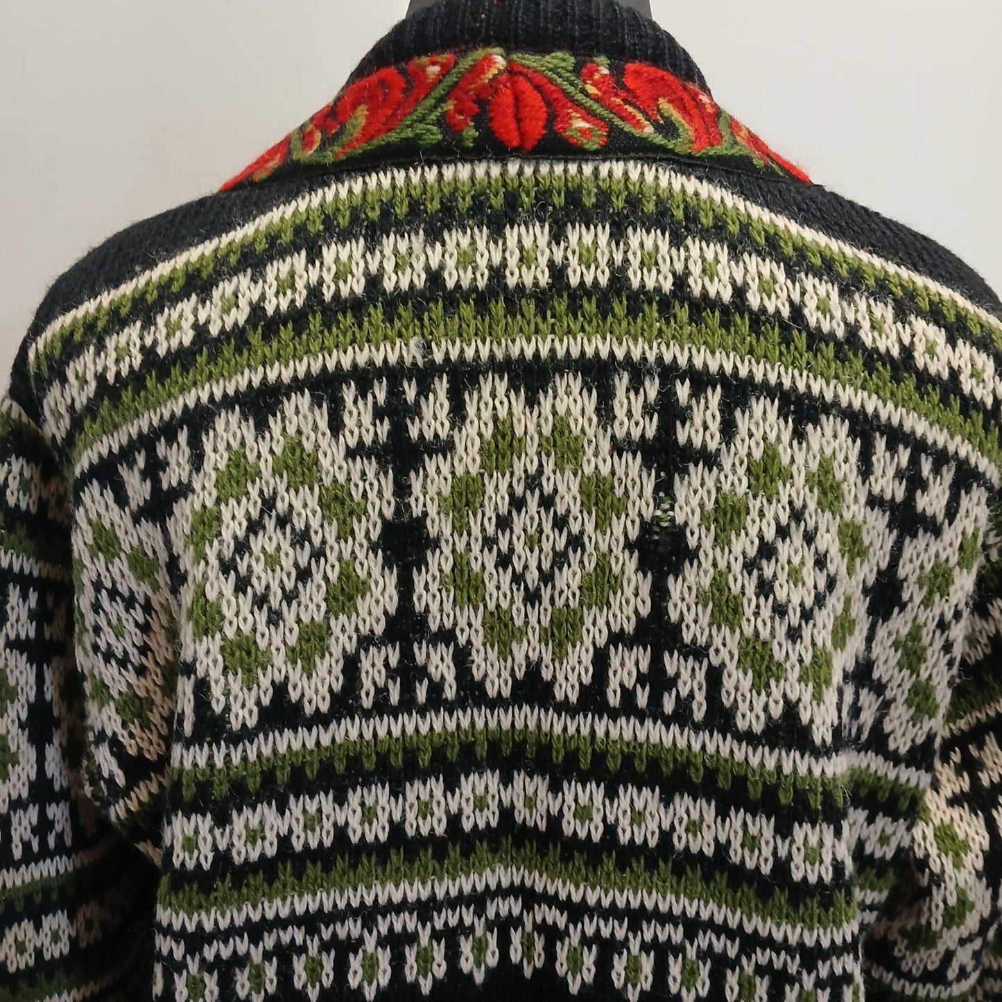 Vintage Icelandic Design Embroidered Wool Clasp Cardigan Sweater Modeshy