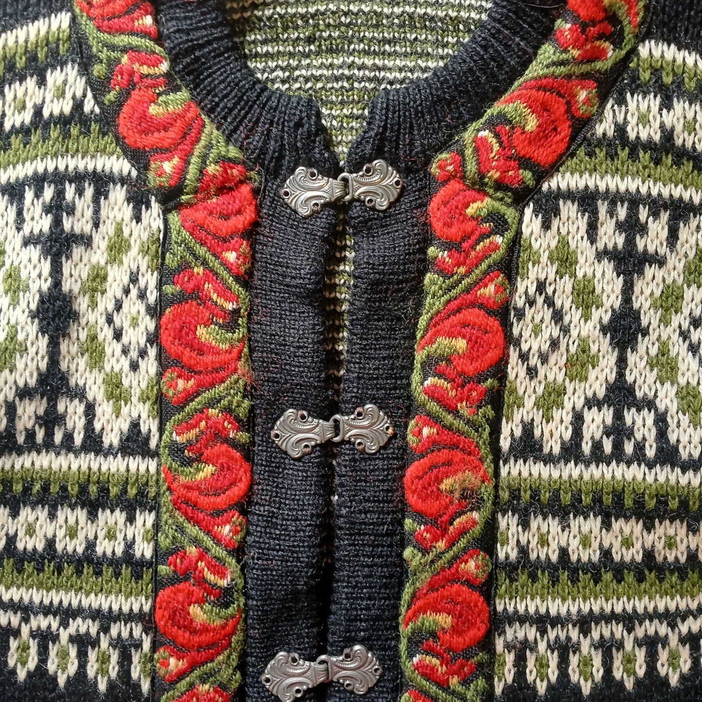 Vintage Icelandic Design Embroidered Wool Clasp Cardigan Sweater Modeshy