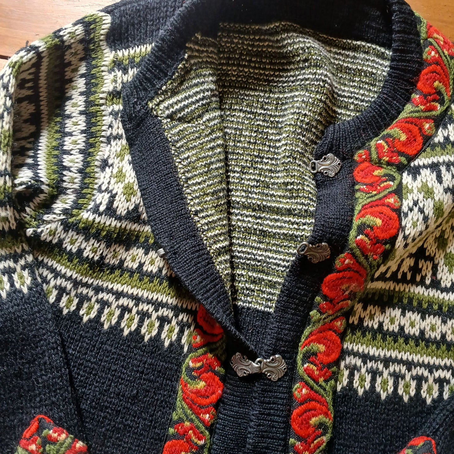 Vintage Icelandic Design Embroidered Wool Clasp Cardigan Sweater Modeshy
