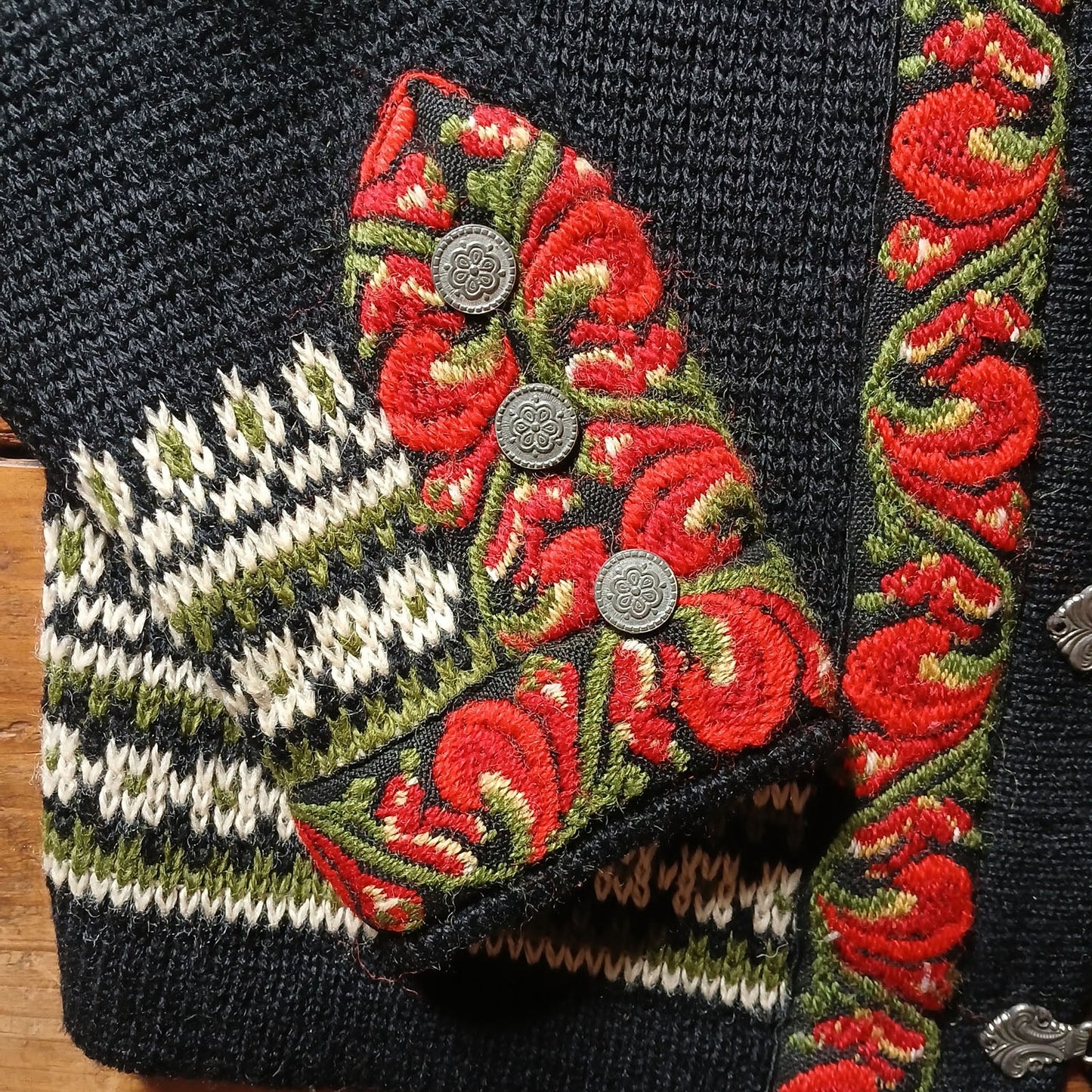 Vintage Icelandic Design Embroidered Wool Clasp Cardigan Sweater Modeshy