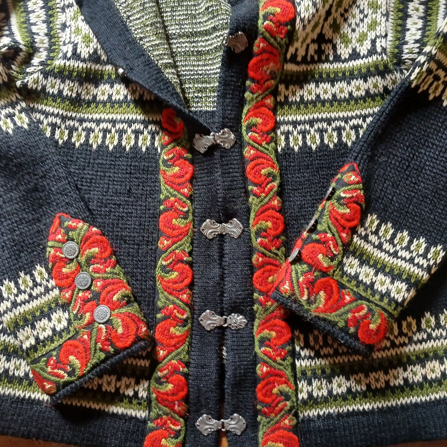 Vintage Icelandic Design Embroidered Wool Clasp Cardigan Sweater Modeshy