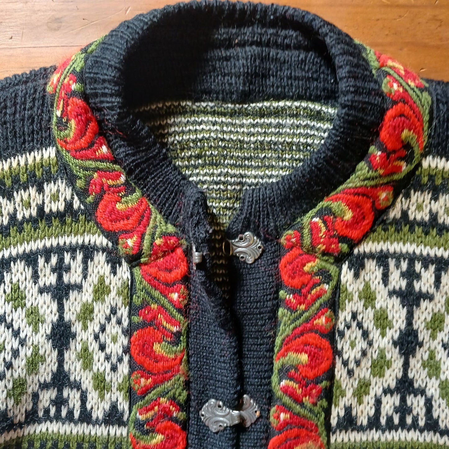 Vintage Icelandic Design Embroidered Wool Clasp Cardigan Sweater Modeshy