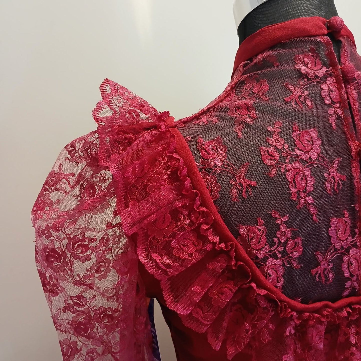 Vintage hand made gunne sax style cherry red lace dress. Modeshy
