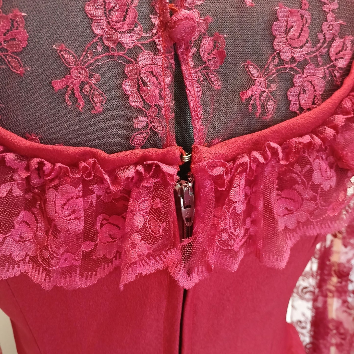 Vintage hand made gunne sax style cherry red lace dress. Modeshy