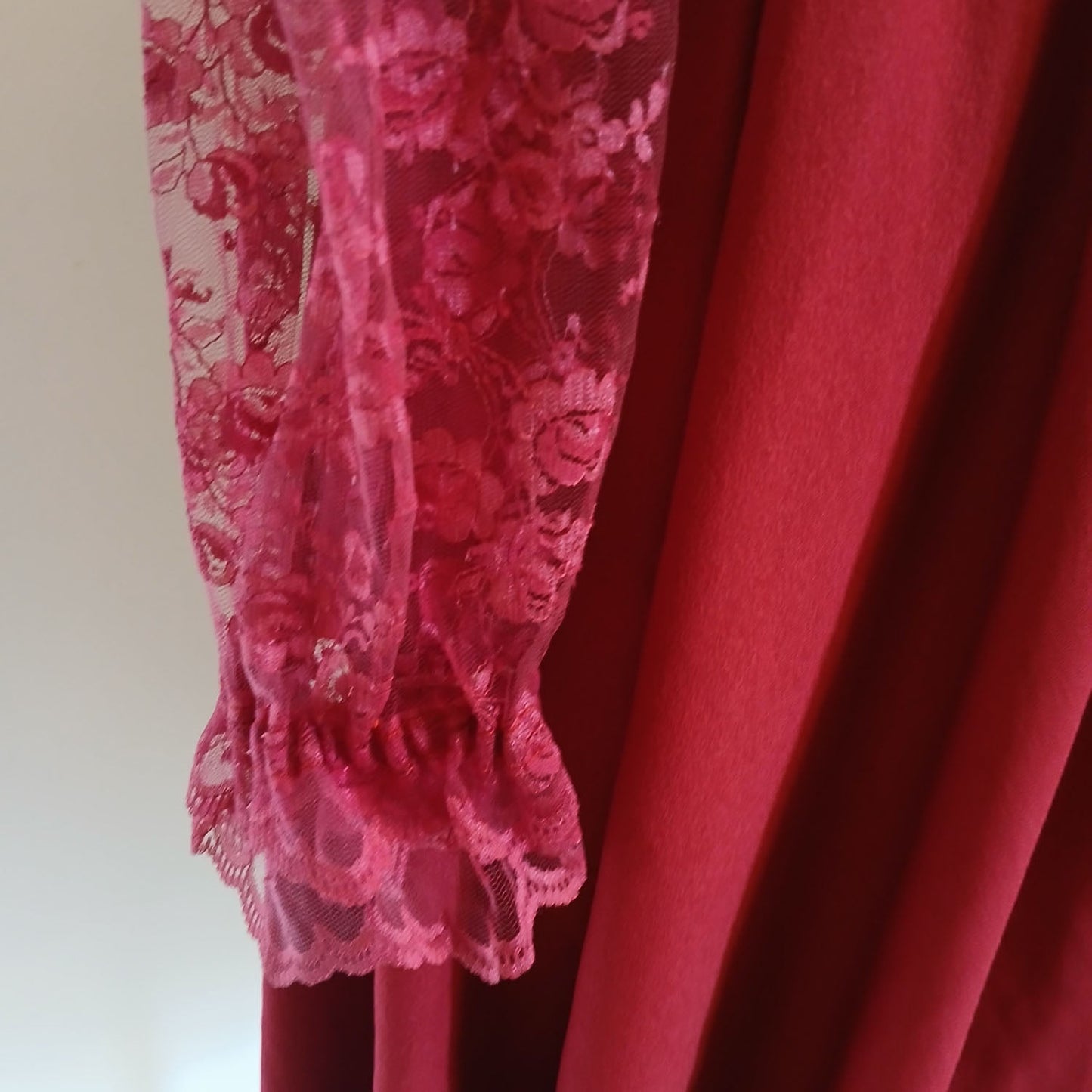Vintage hand made gunne sax style cherry red lace dress. Modeshy