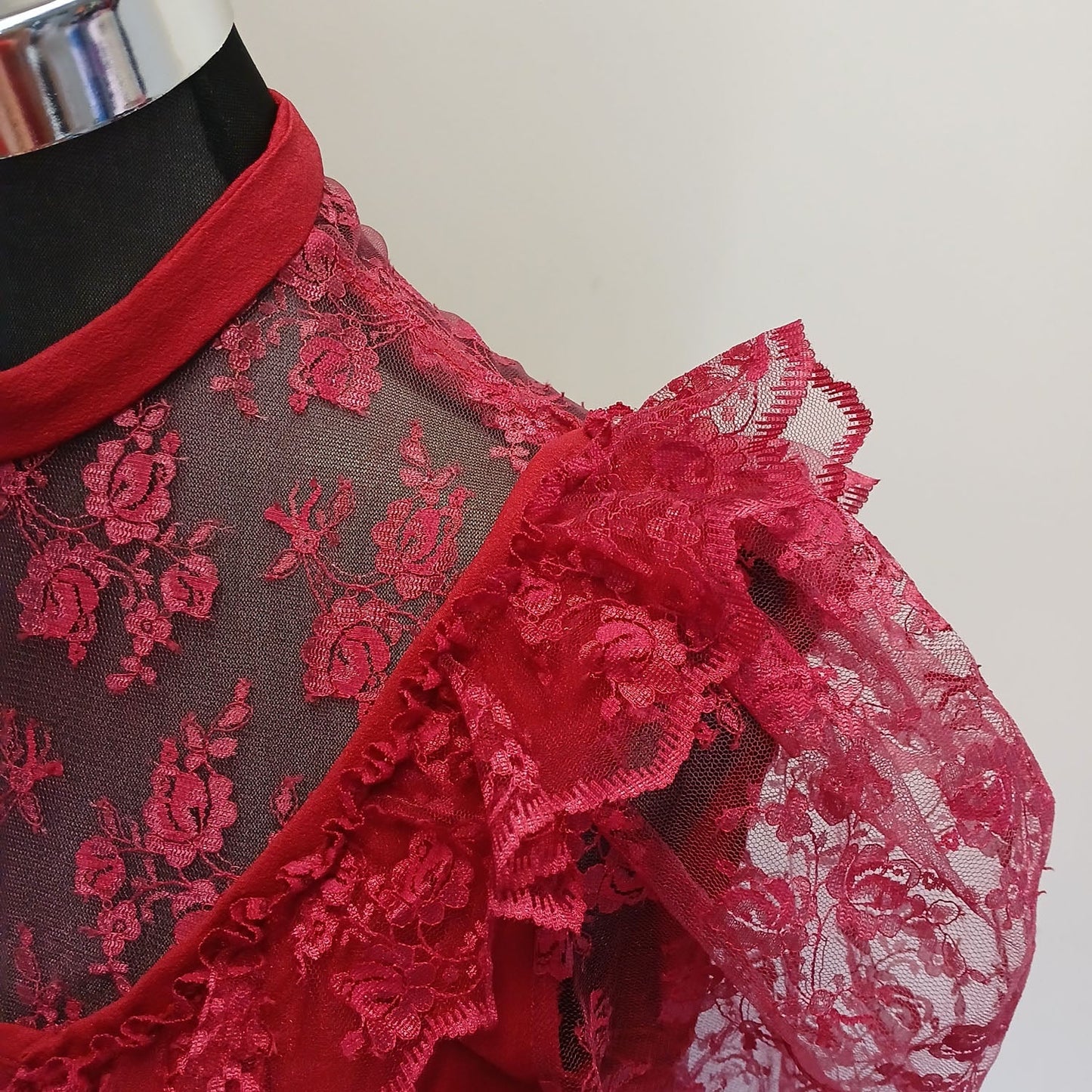 Vintage hand made gunne sax style cherry red lace dress. Modeshy
