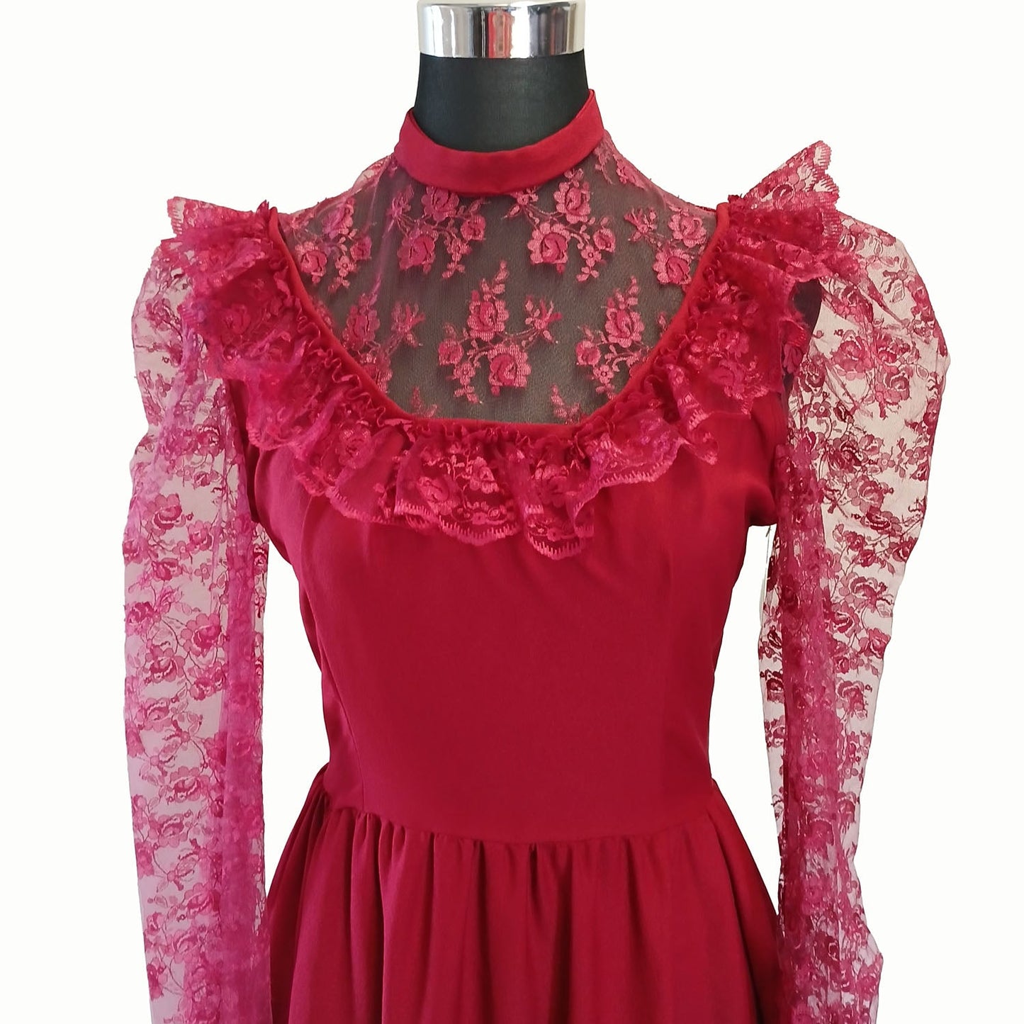 Vintage hand made gunne sax style cherry red lace dress. Modeshy