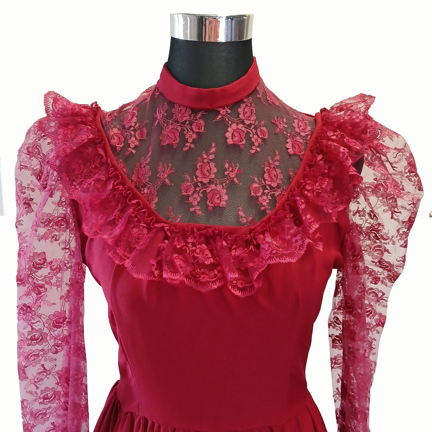 Vintage hand made gunne sax style cherry red lace dress. Modeshy
