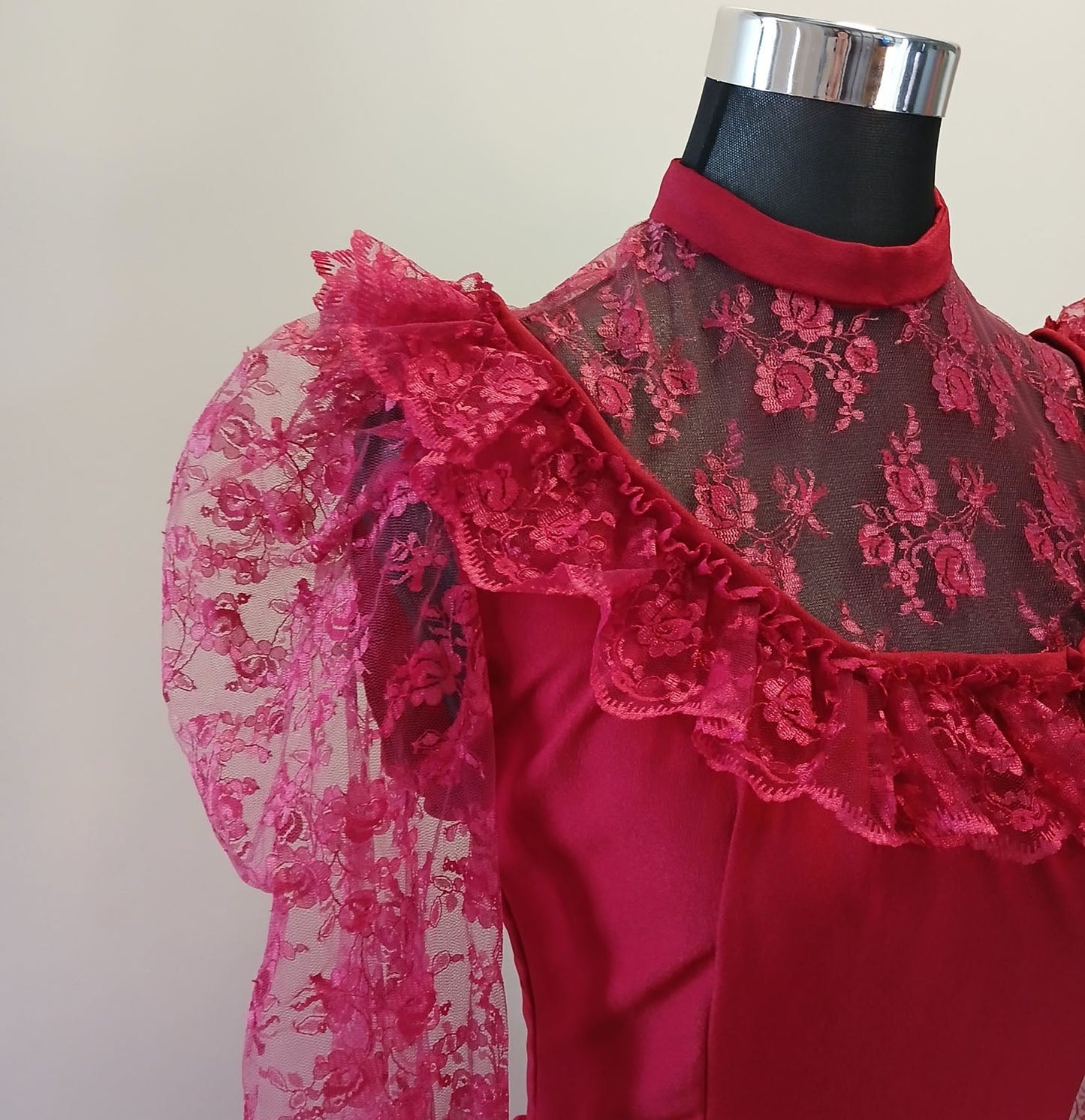 Vintage hand made gunne sax style cherry red lace dress. Modeshy