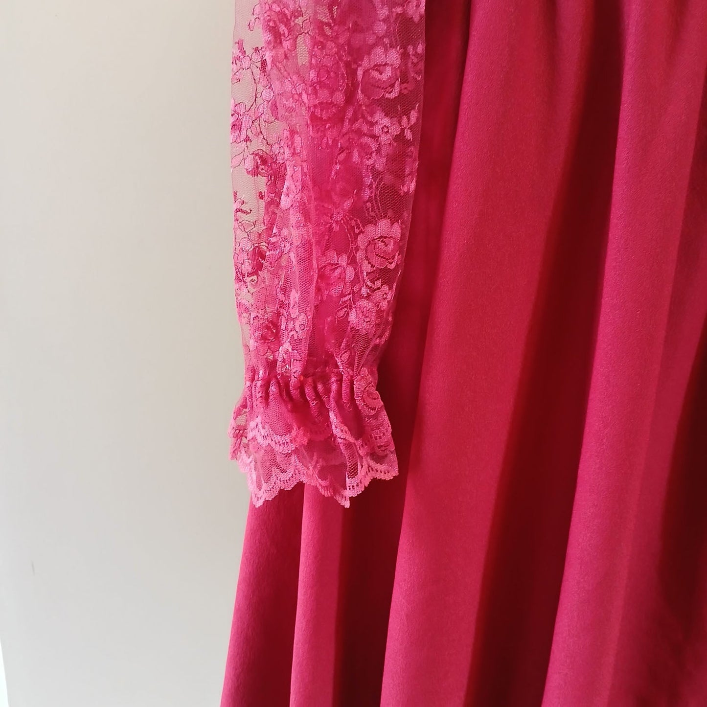 Vintage hand made gunne sax style cherry red lace dress. Modeshy