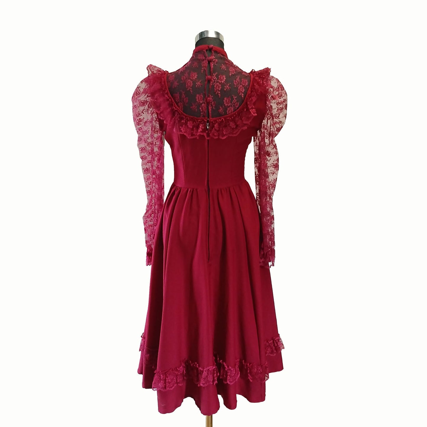 Vintage hand made gunne sax style cherry red lace dress. Modeshy