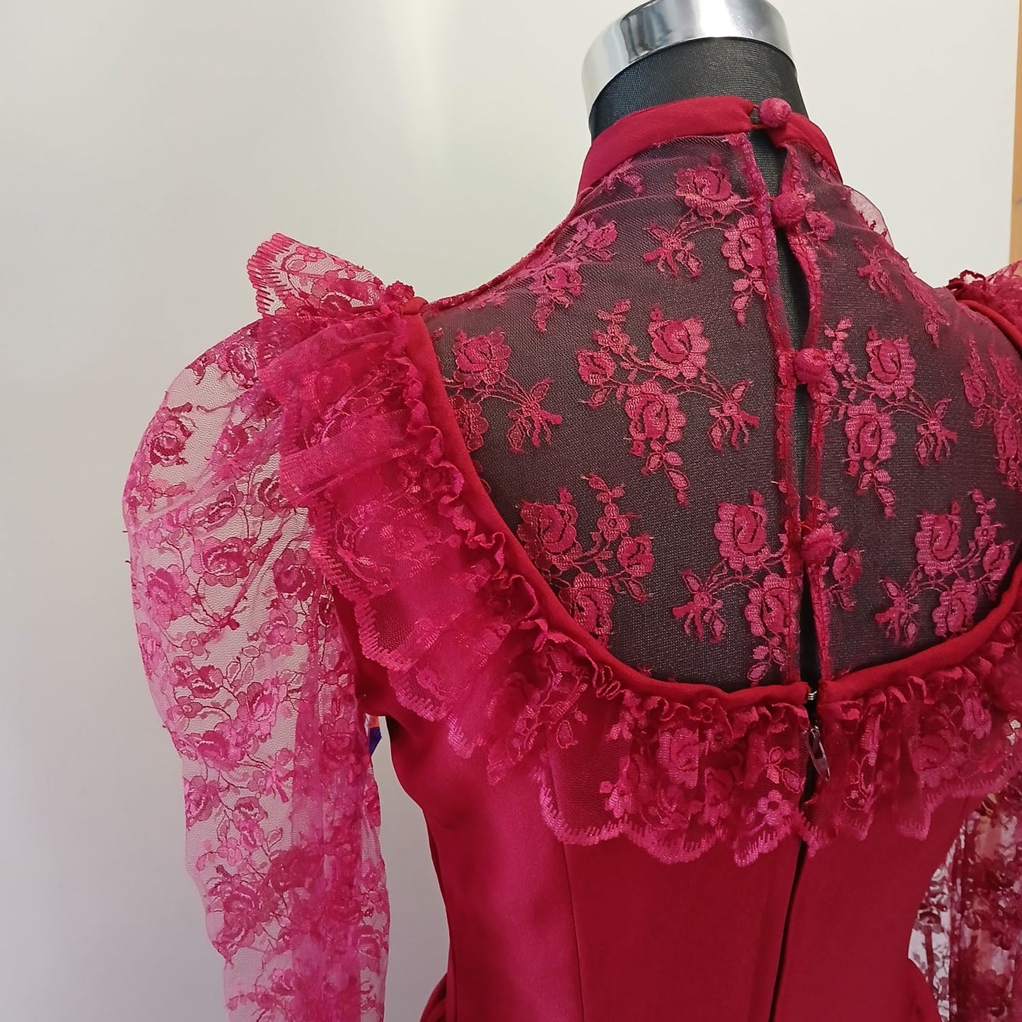 Vintage hand made gunne sax style cherry red lace dress. Modeshy