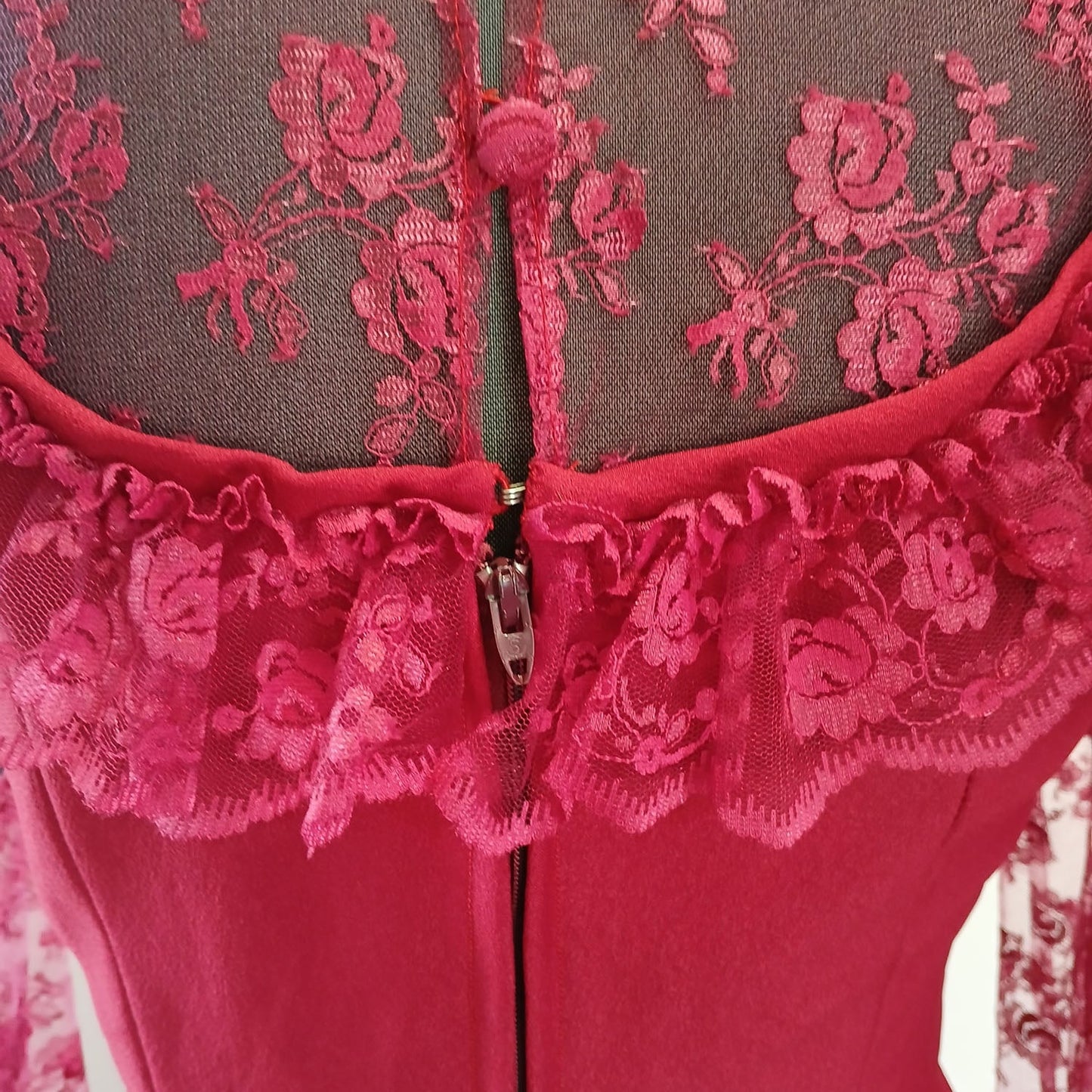 Vintage hand made gunne sax style cherry red lace dress. Modeshy