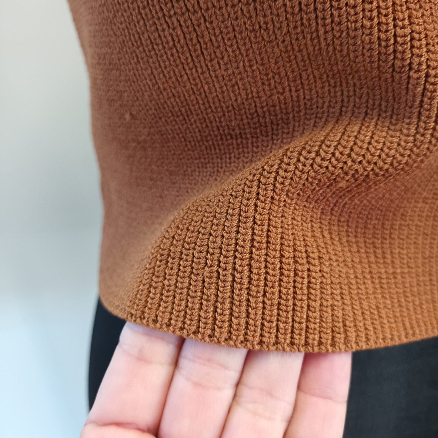 V Neck Caramel rusty knit cami Santa Monica top Modeshy