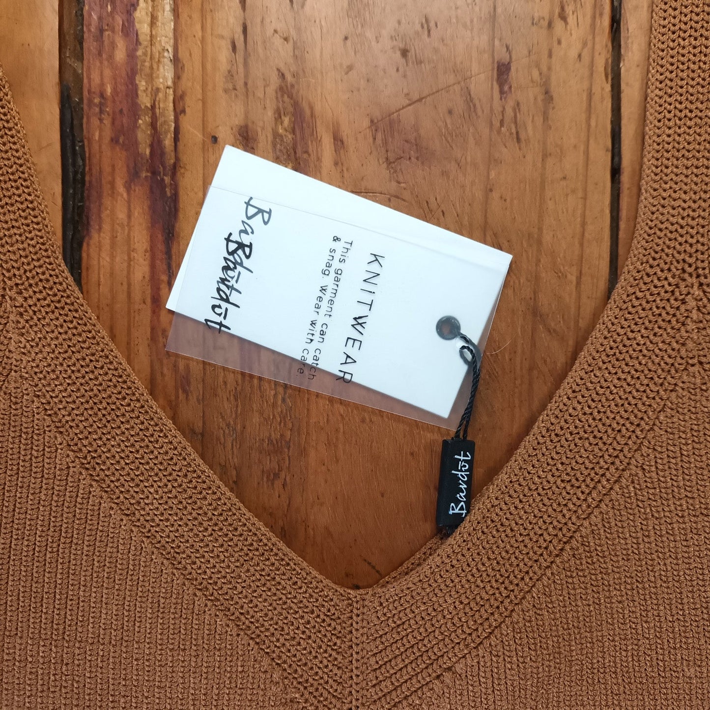 V Neck Caramel rusty knit cami Santa Monica top Modeshy