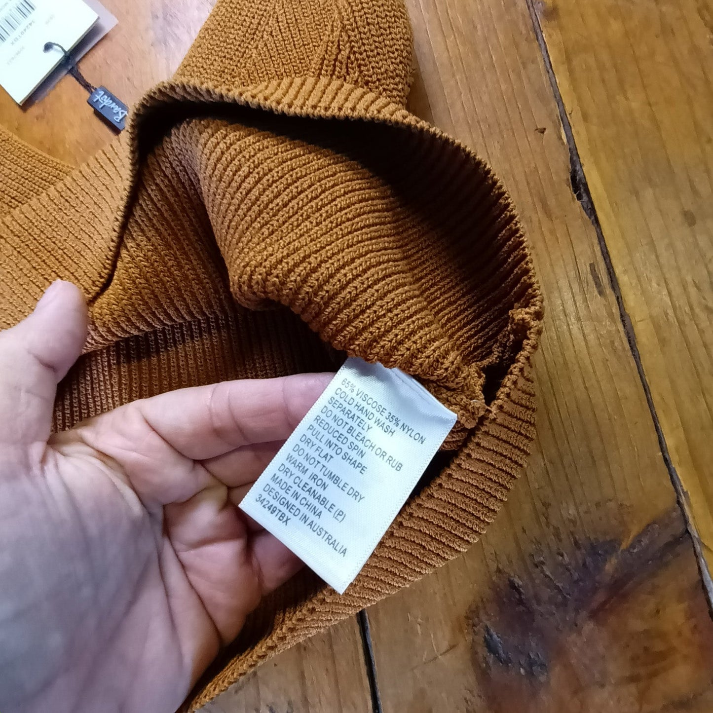 V Neck Caramel rusty knit cami Santa Monica top Modeshy