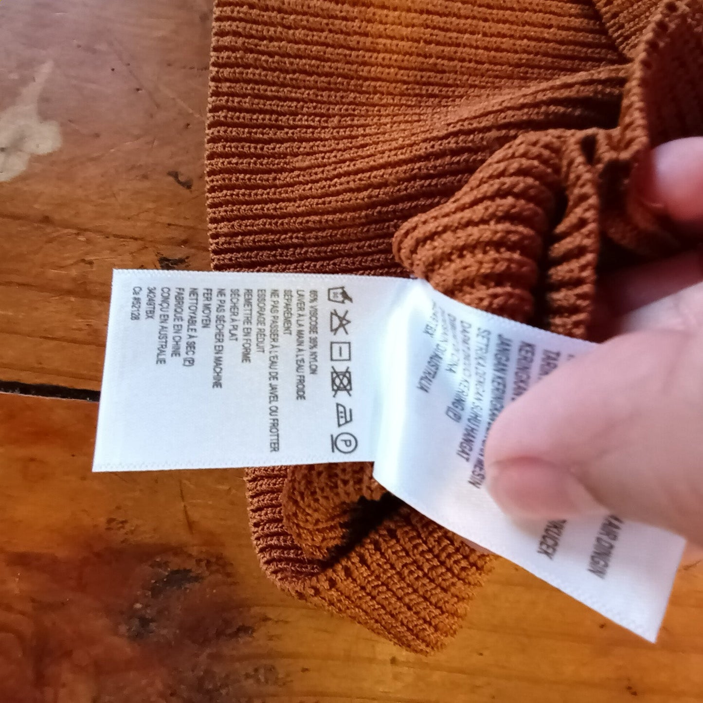 V Neck Caramel rusty knit cami Santa Monica top Modeshy