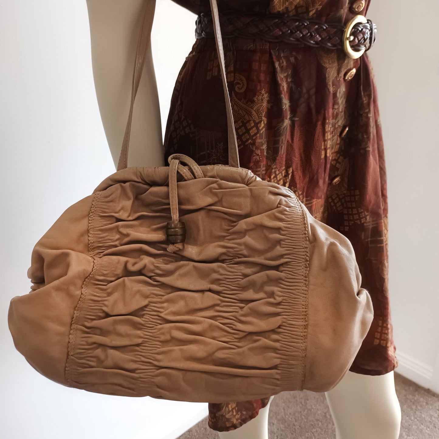 Vintage beige leather Oroton bag Modeshy