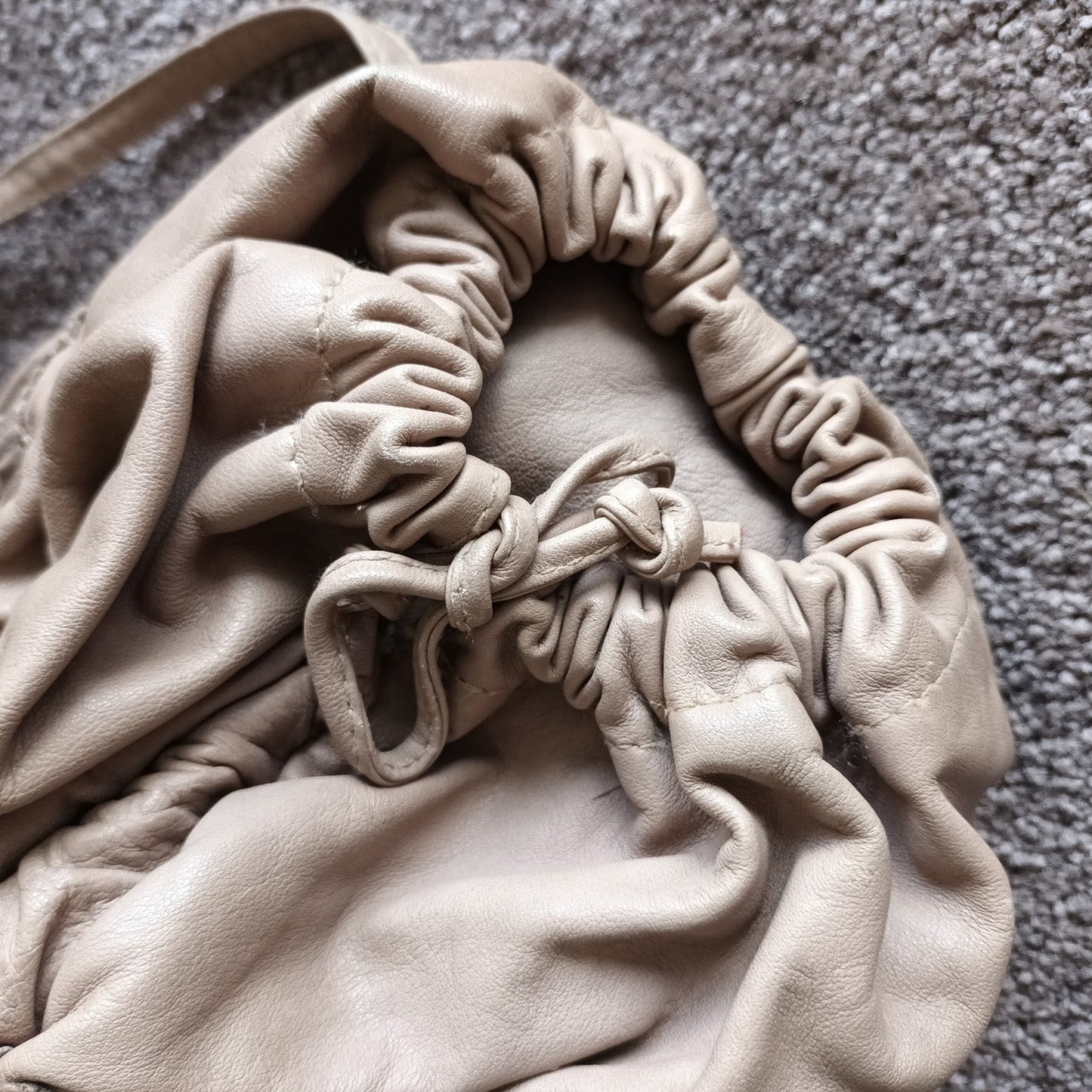 Vintage beige leather Oroton bag Modeshy
