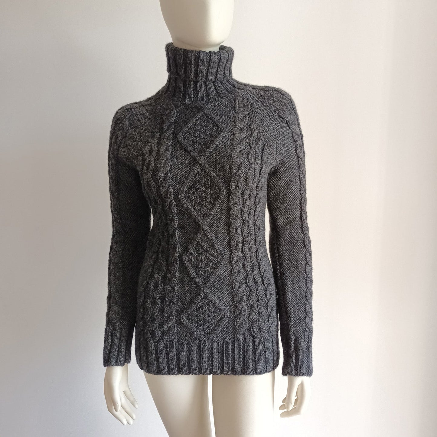 Dark grey wool hand knitted cable knit jumper Modeshy