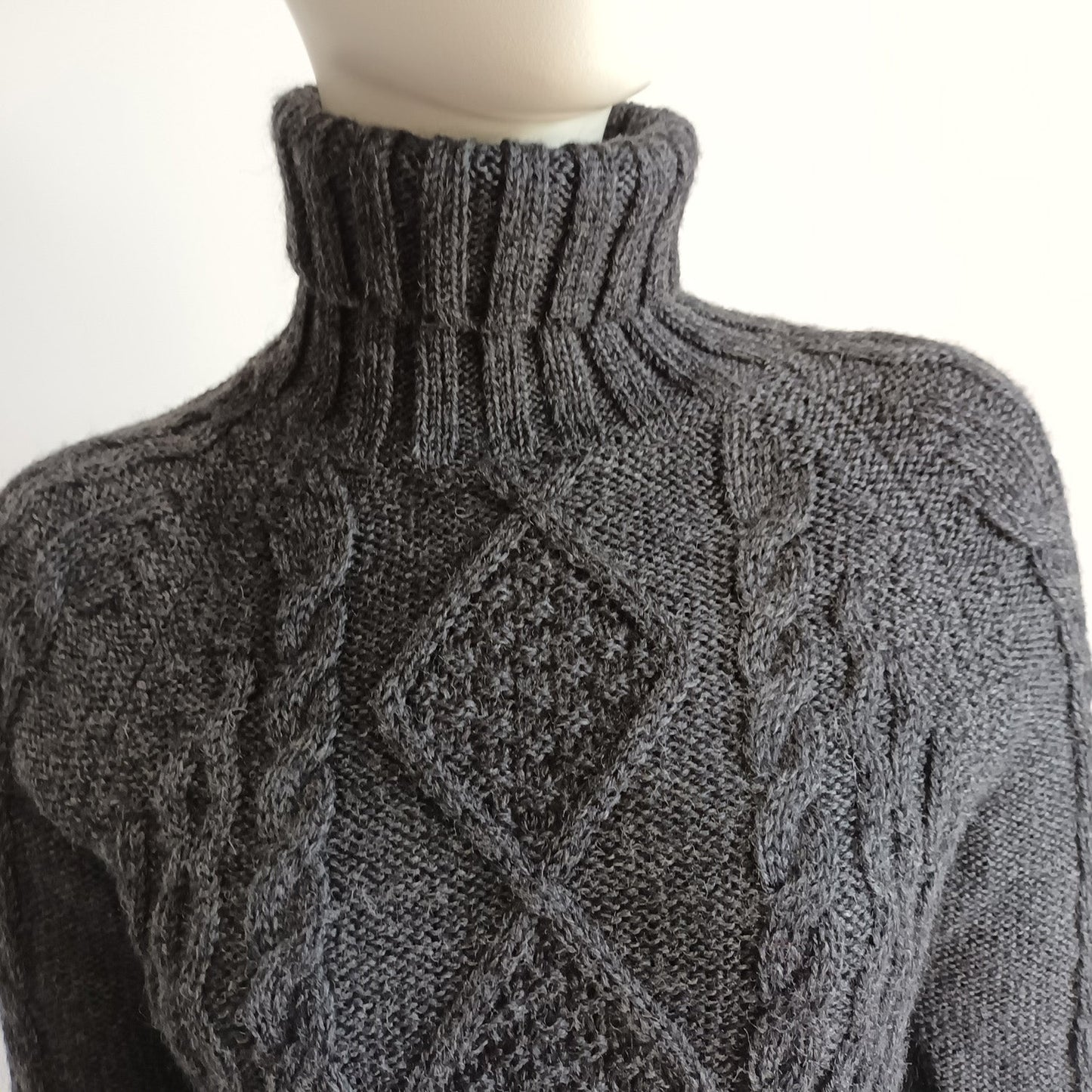 Dark grey wool hand knitted cable knit jumper Modeshy
