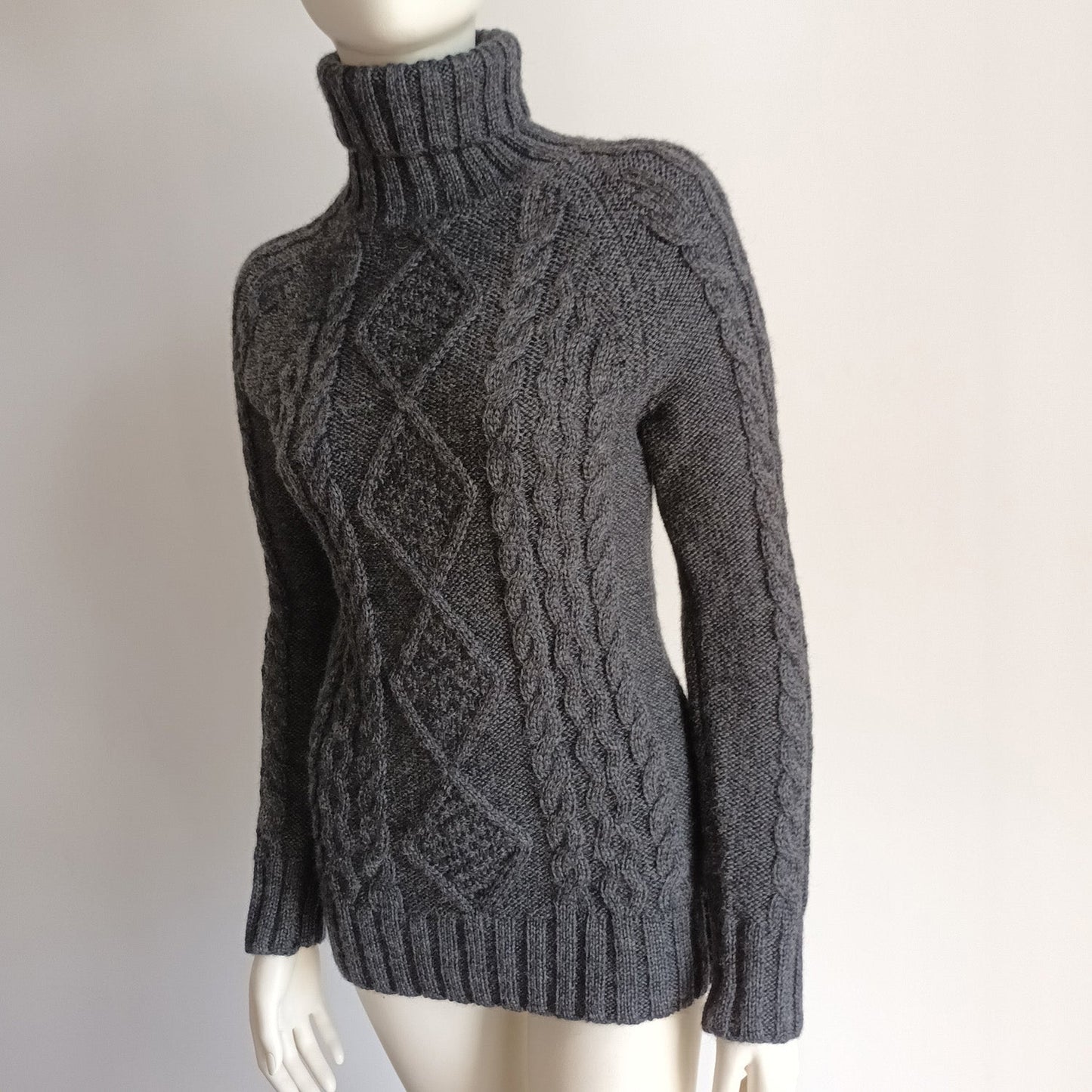 Dark grey wool hand knitted cable knit jumper Modeshy