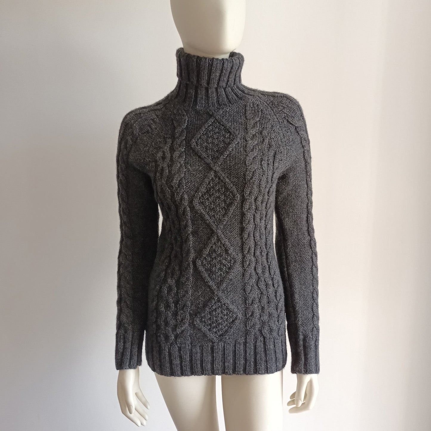 Dark grey wool hand knitted cable knit jumper Modeshy