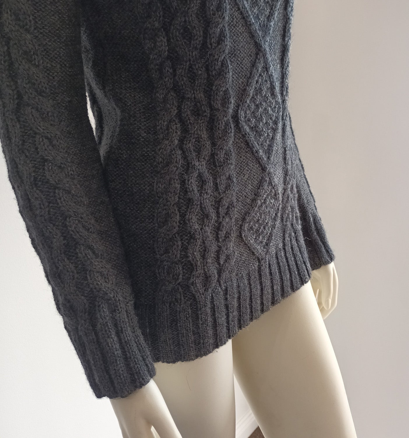 Dark grey wool hand knitted cable knit jumper Modeshy
