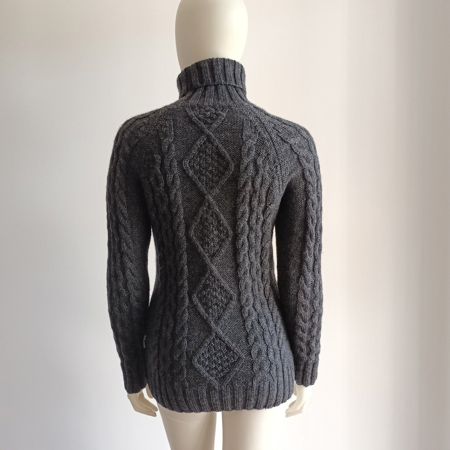 Dark grey wool hand knitted cable knit jumper Modeshy
