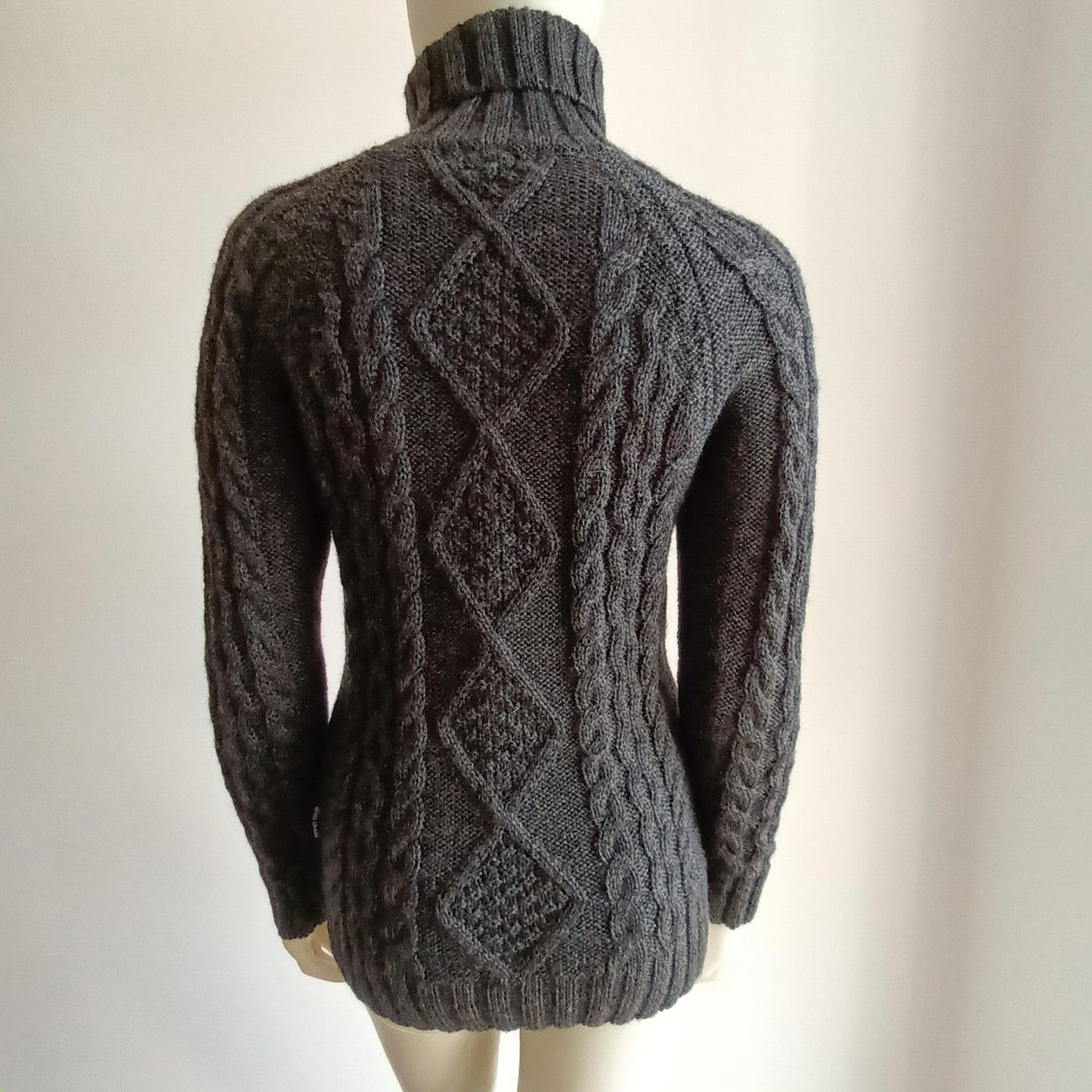 Dark grey wool hand knitted cable knit jumper Modeshy
