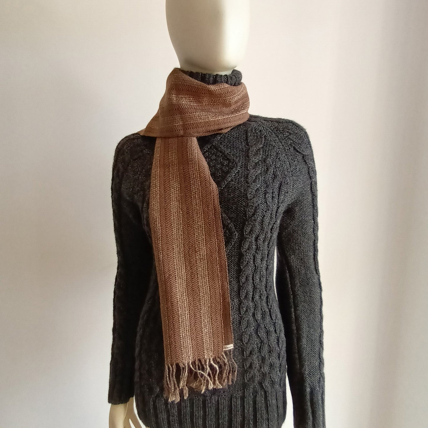 Hand woven wool scarf Modeshy