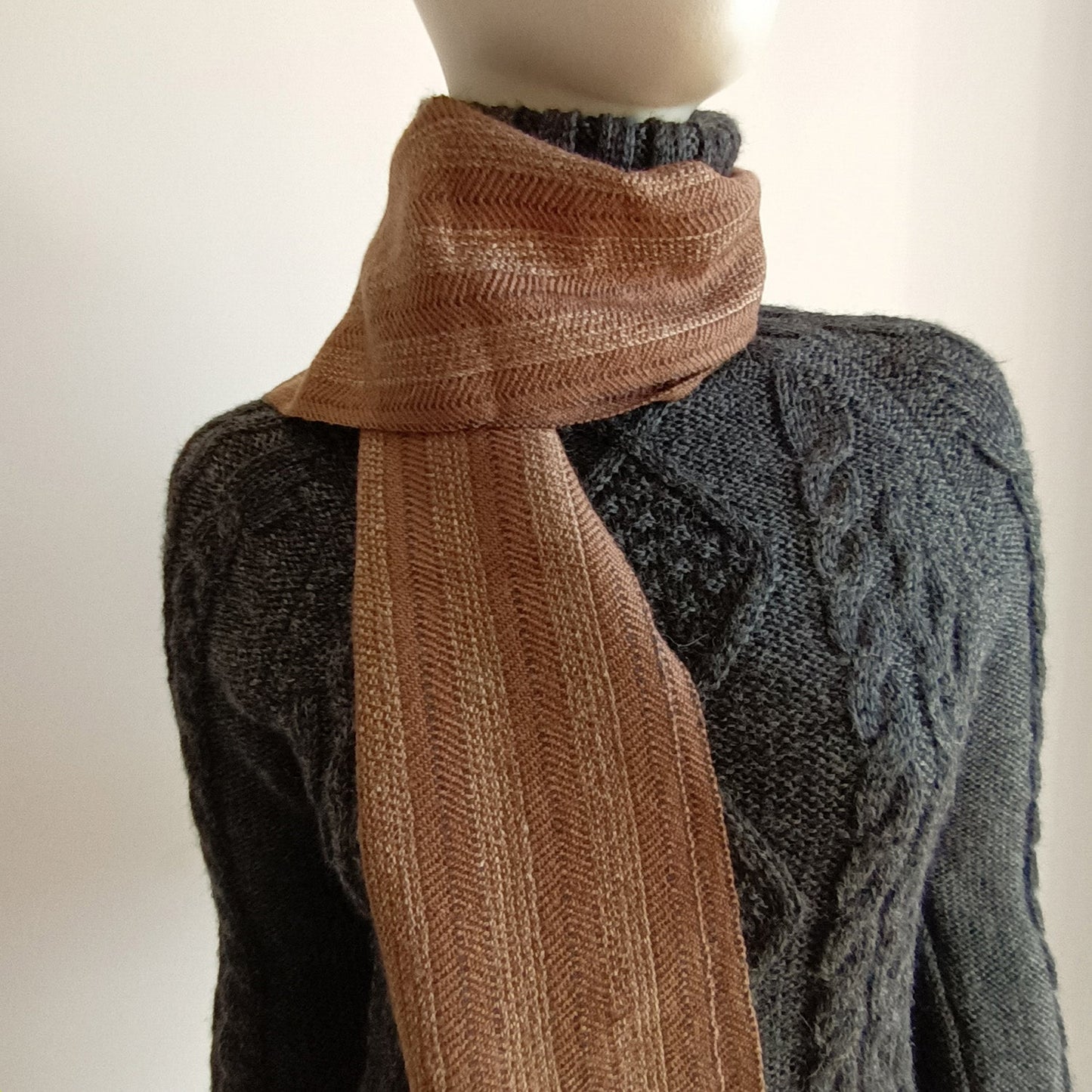 Hand woven wool scarf Modeshy