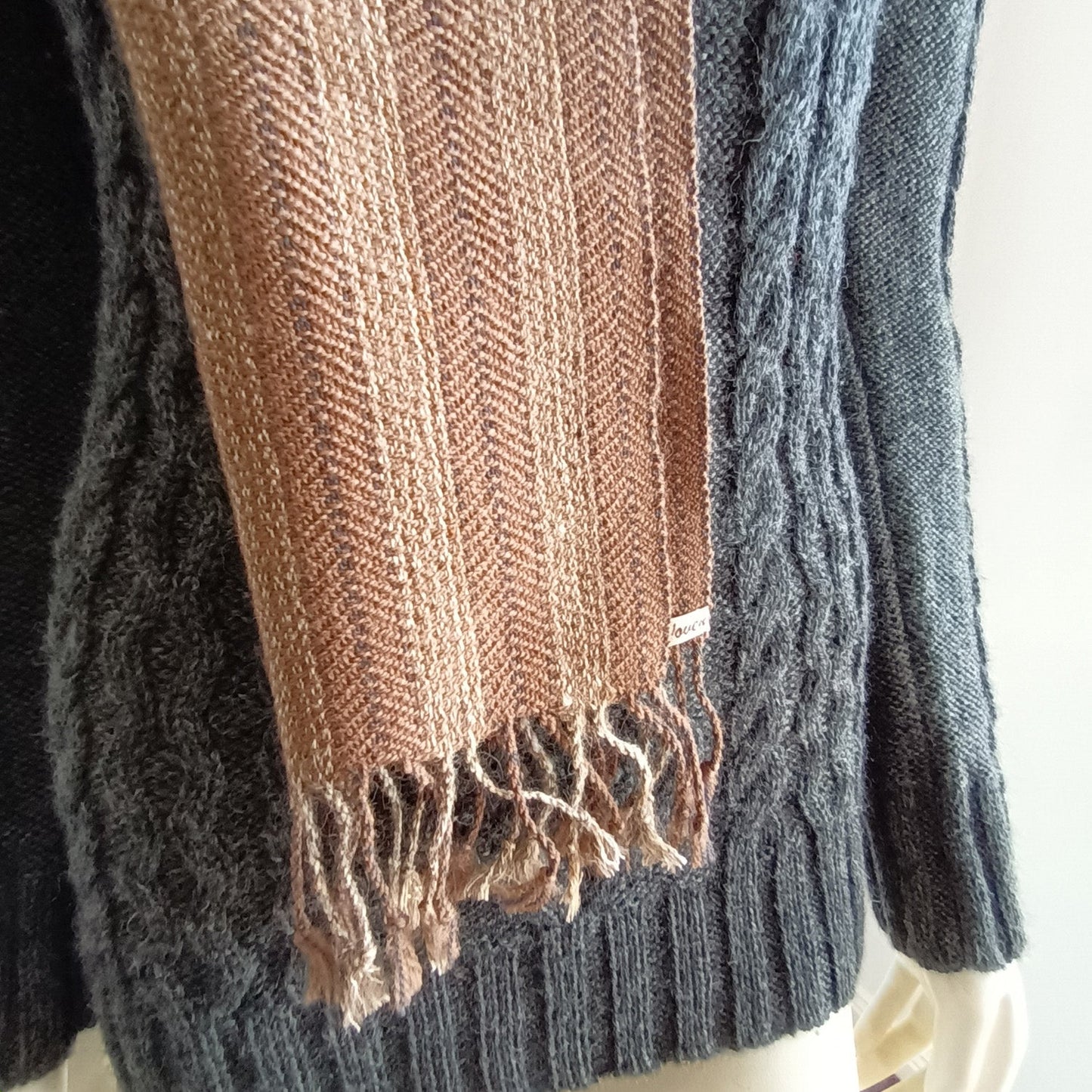 Hand woven wool scarf Modeshy