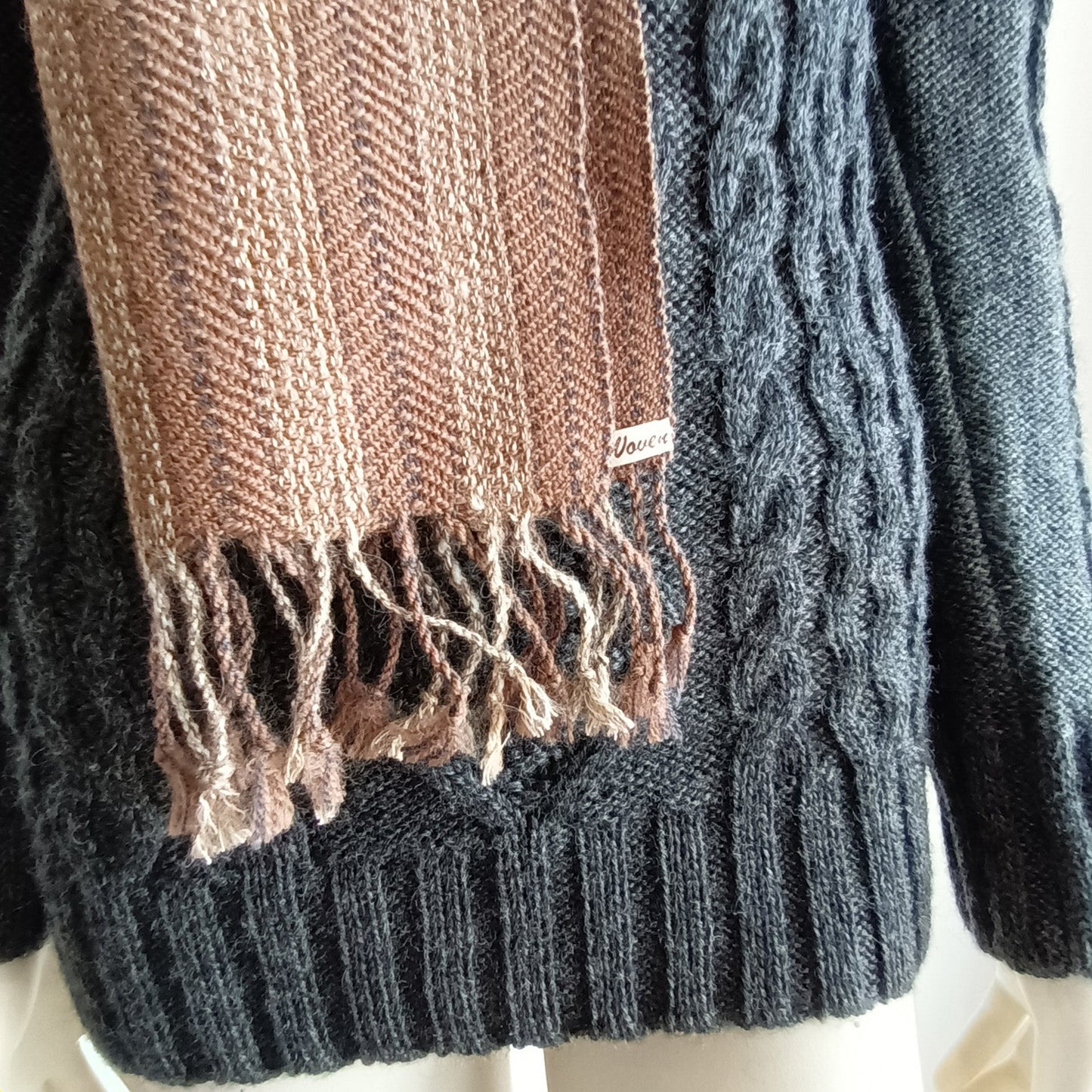 Hand woven wool scarf Modeshy