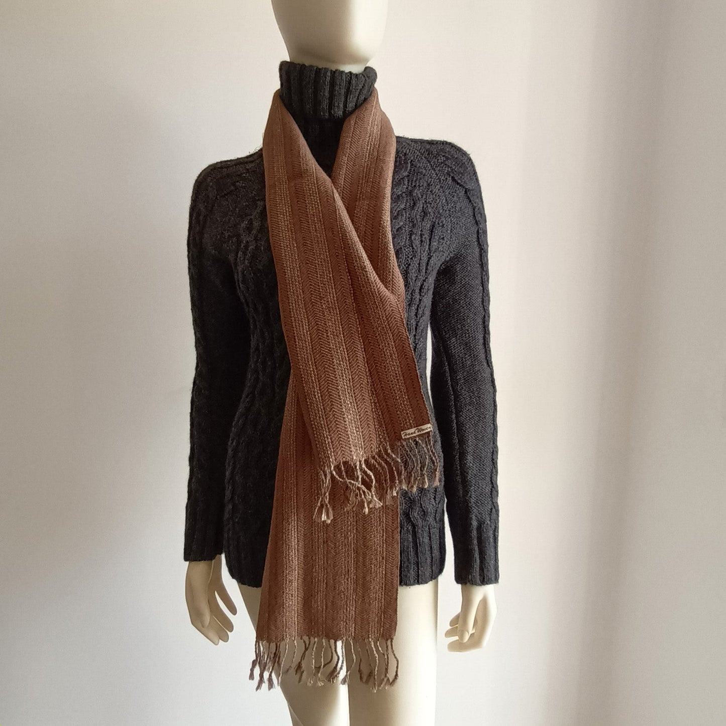 Hand woven wool scarf Modeshy