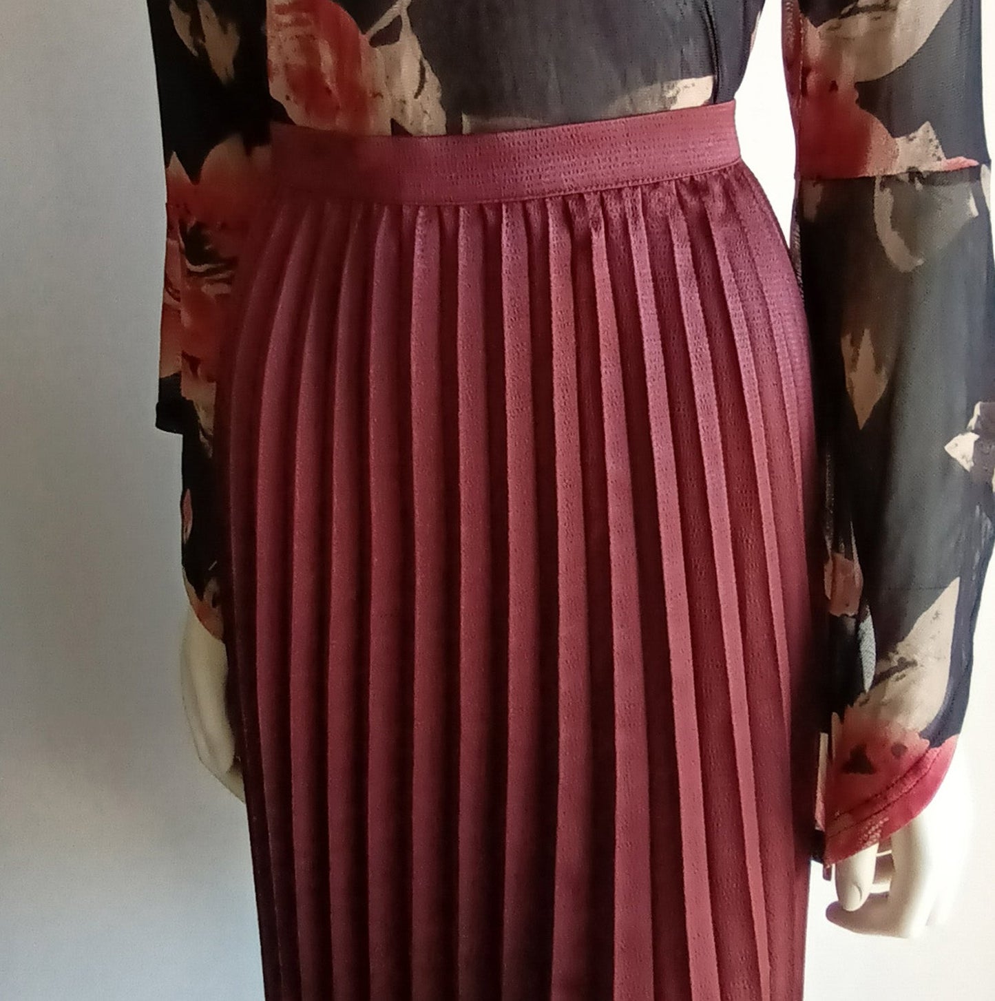 Burgundy Gorman Accordian skirt Modeshy