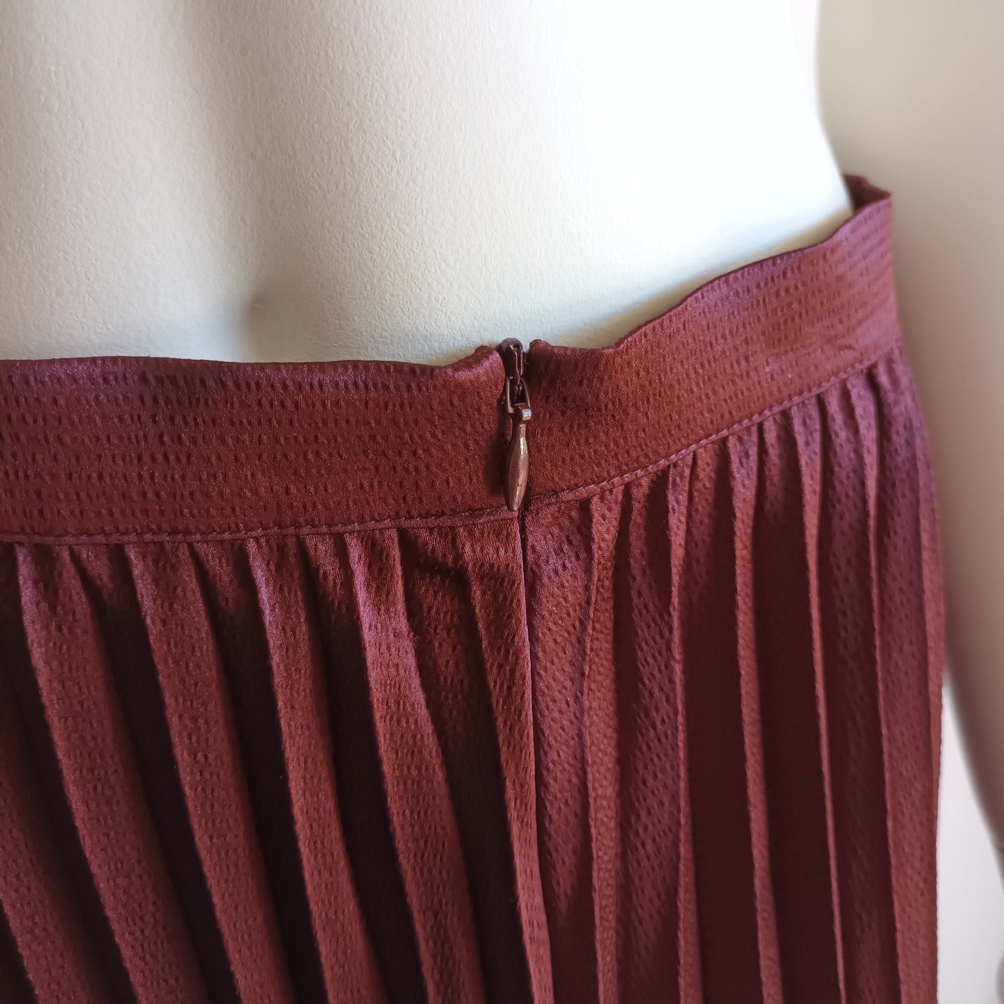 Burgundy Gorman Accordian skirt Modeshy