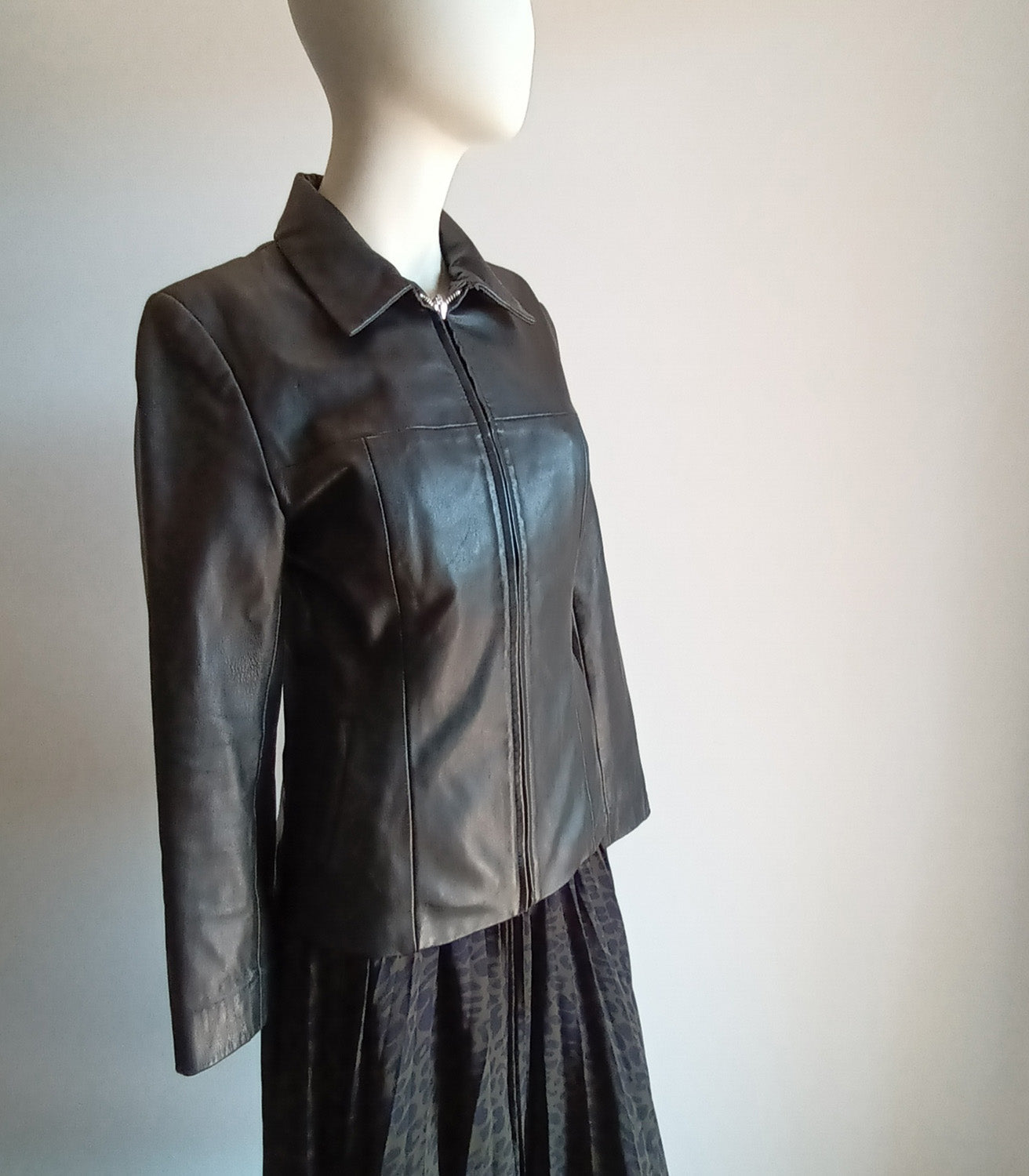 Vintage 90s black leather Jacket By Via Reggio Modeshy