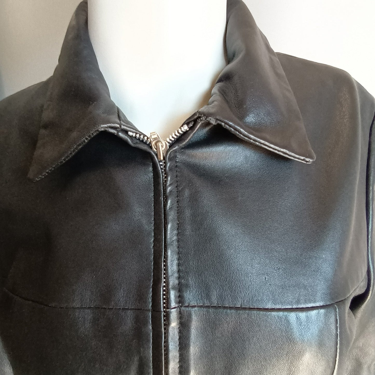 Vintage 90s black leather Jacket By Via Reggio Modeshy