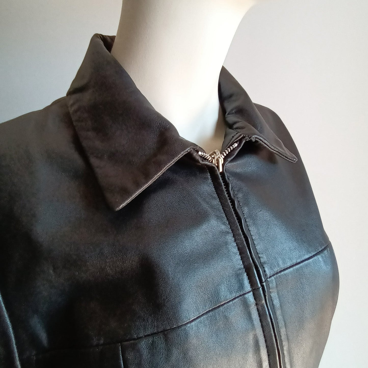 Vintage 90s black leather Jacket By Via Reggio Modeshy