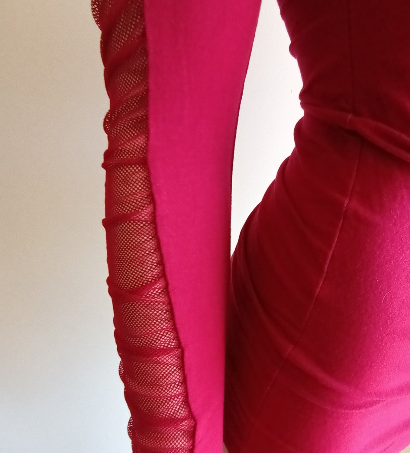 Cherry Red Guess off the shoulder fitted top M Modeshy
