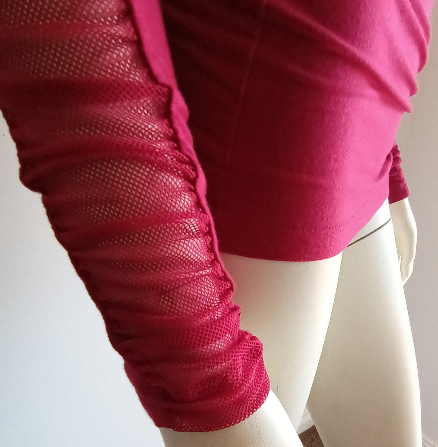 Cherry Red Guess off the shoulder fitted top M Modeshy